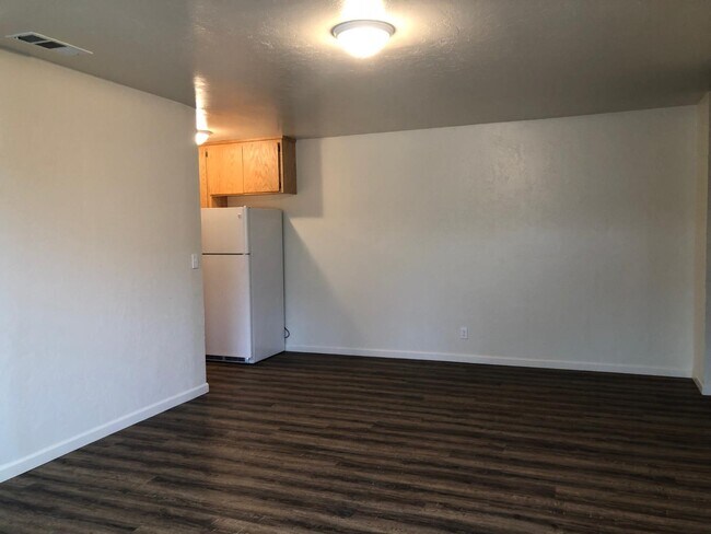 Building Photo - 1367 E San Ramon Ave