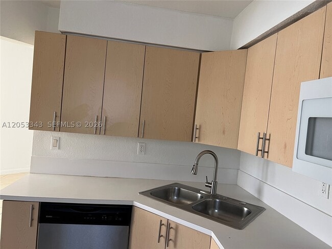 Building Photo - 1185 Marseille Dr