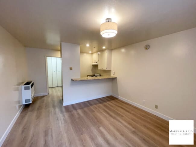 UPDATED STUDIO WITH NEW KITCHEN, NEW BATH,... - UPDATED STUDIO WITH NEW KITCHEN, NEW BATH,... House