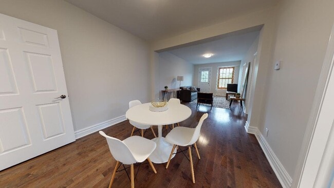 Building Photo - 4560 Sainte-Catherine