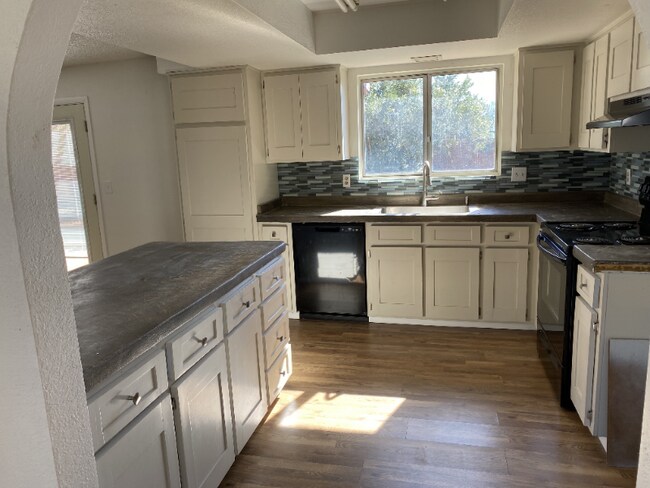 Foto del edificio - 3871 W Mars St