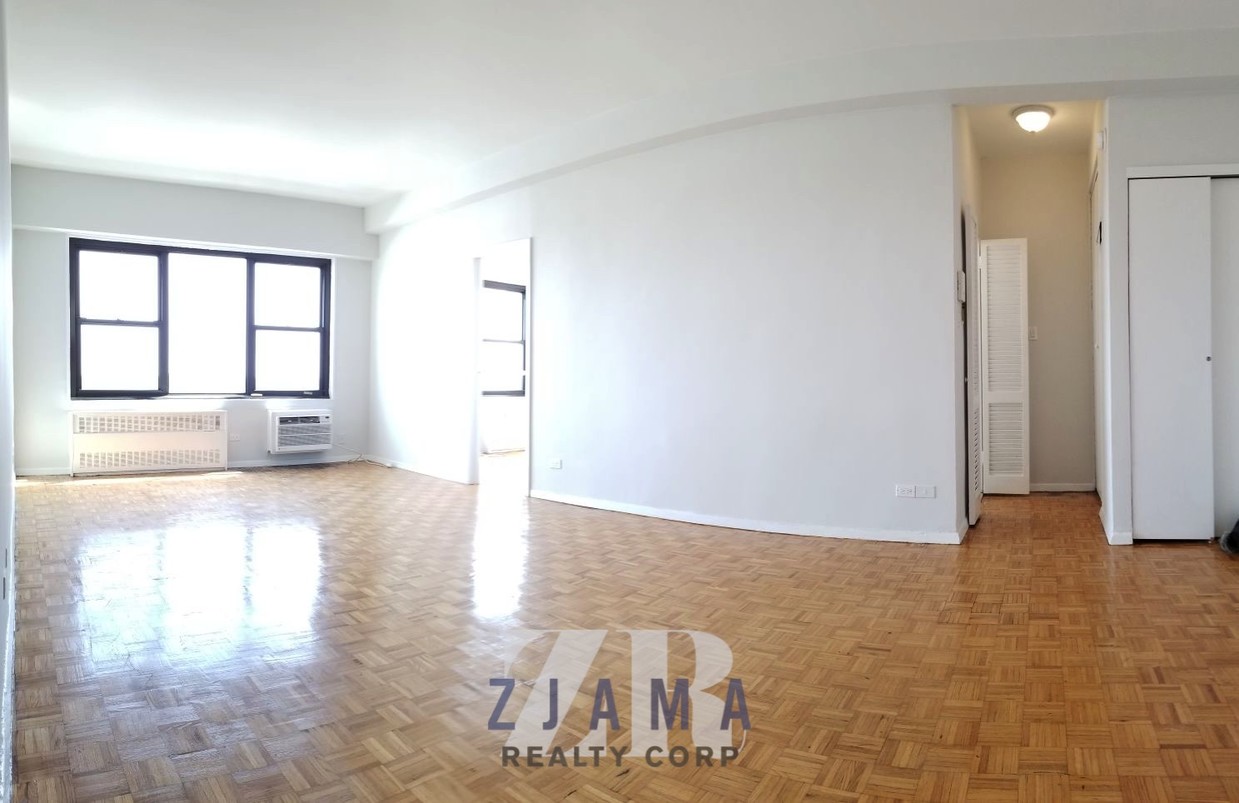 Foto principal - 160 Parkside Ave