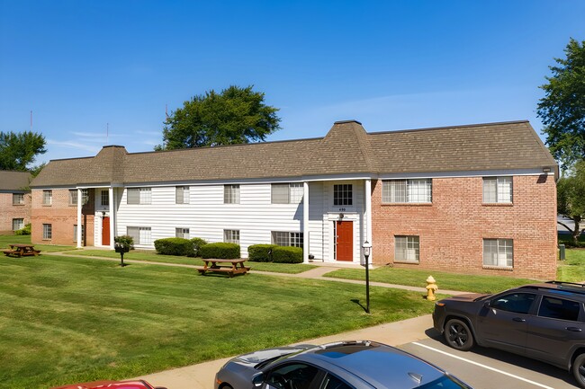 Building Photo - French Court Apartments