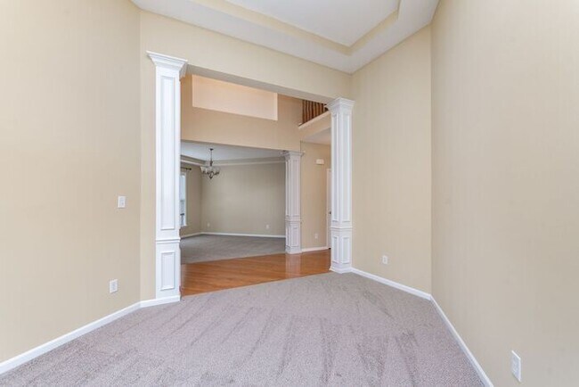 Building Photo - 4 Bedroom in Fishers