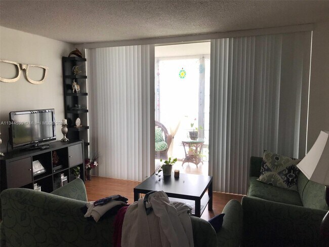 Foto del edificio - 1175 NE Miami Gardens Dr