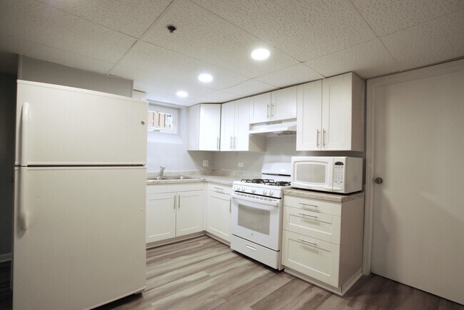 Foto del edificio - 7805 Cronin Ave
