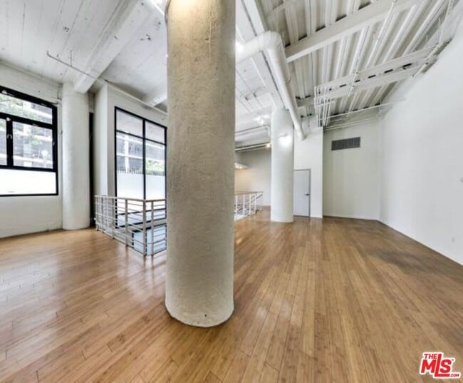 Building Photo - 330 W 11th St