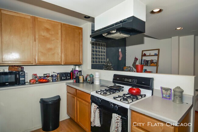 Foto del edificio - 1129 W Addison St