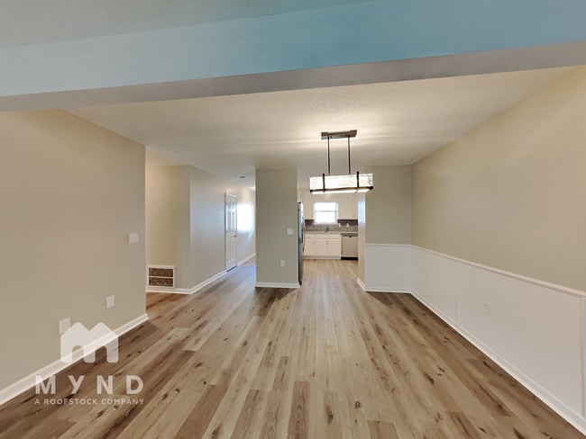 Foto del edificio - 208 Oak Cir N