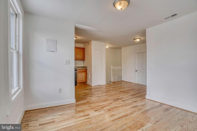 Building Photo - 3701 W Garrison Ave