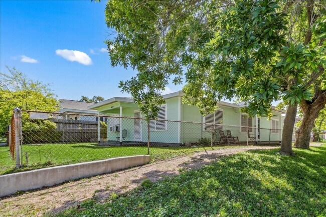 Building Photo - 4827 Ave Q 1/2