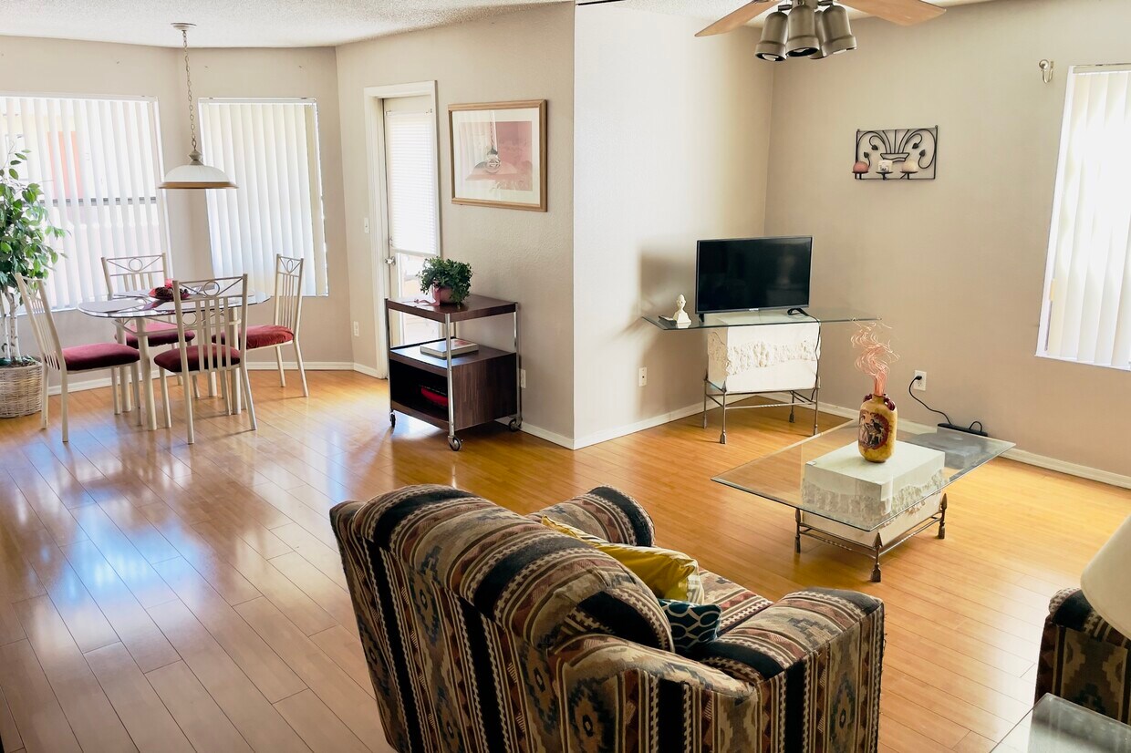 Foto principal - 4850 E Desert Cove Ave