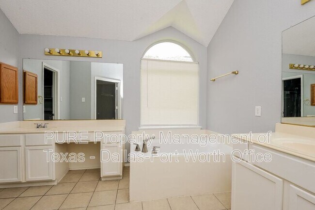Foto del edificio - 6208 Bowin Dr