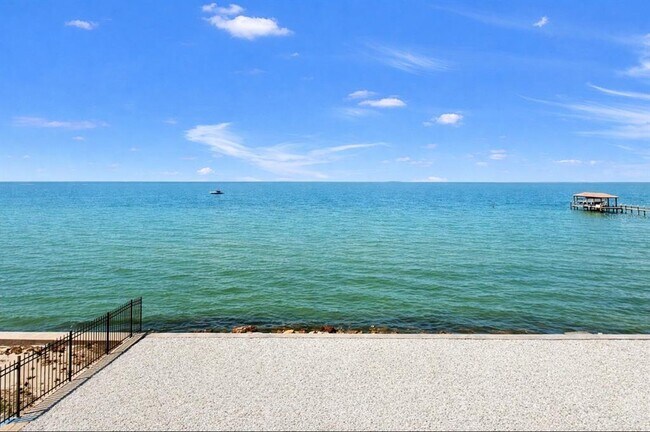 Foto del edificio - 6504 Surfside Blvd