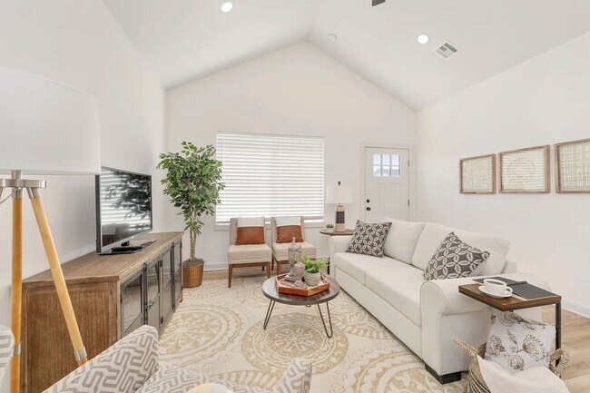Foto del edificio - New Construction 3 Bedroom Townhome in God...