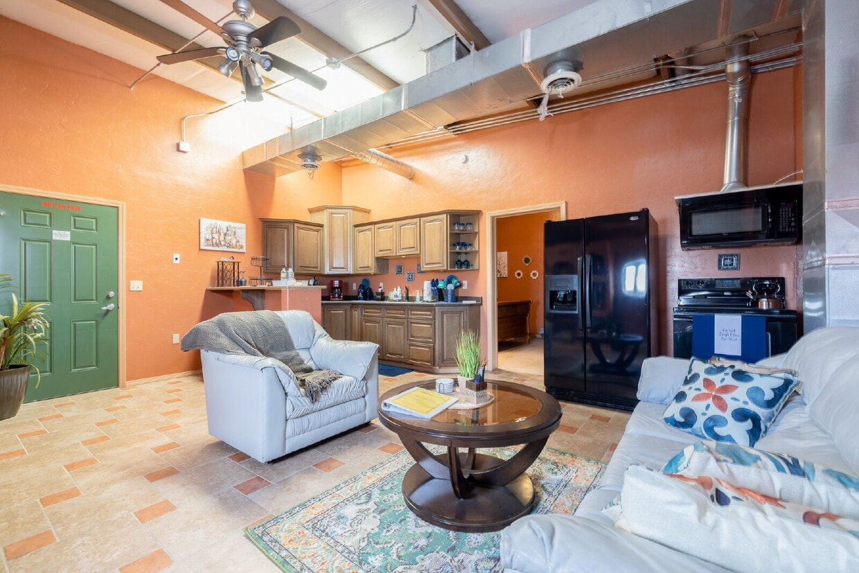 Primary Photo - Cozy Fully Furnished - 1 Bedroom Apartment