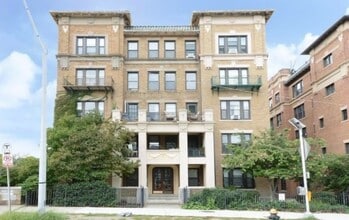 Building Photo - 462 Park Dr