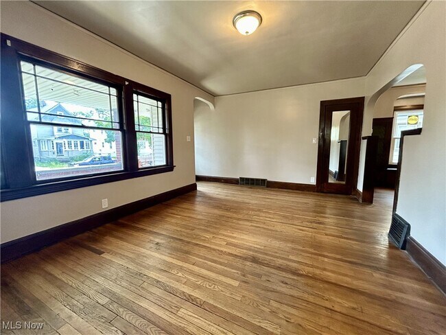 Building Photo - 1224 E 169th St