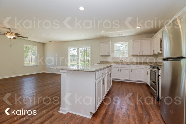 Building Photo - 247 Western Red Cedar Dr