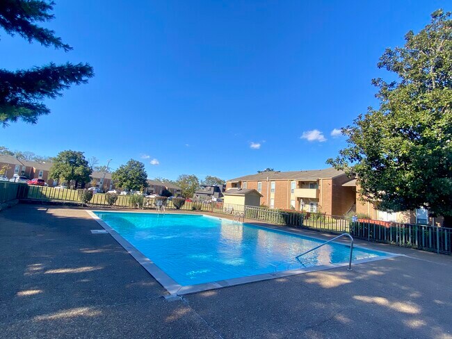 Foto del edificio - 515 Basswood Ave