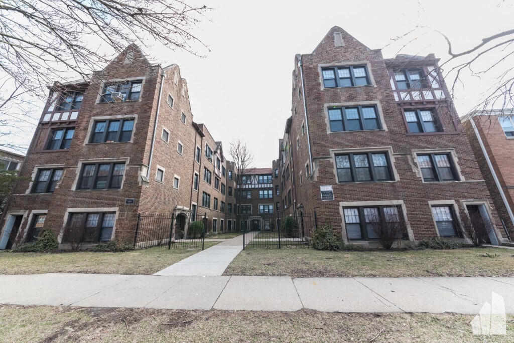 Primary Photo - 2631 W Berwyn Ave