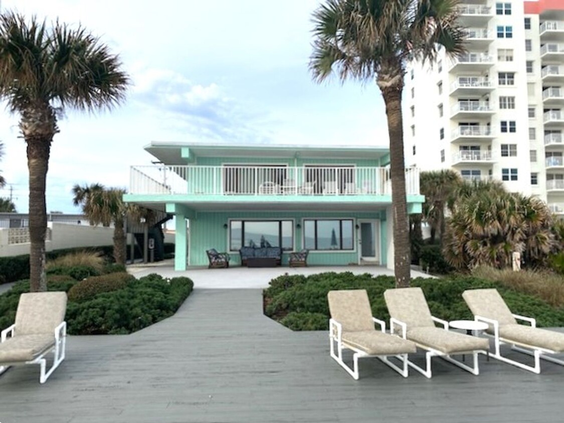 Primary Photo - Beach Bungalow on the Beach!