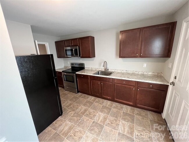 Building Photo - 720 E Pine St