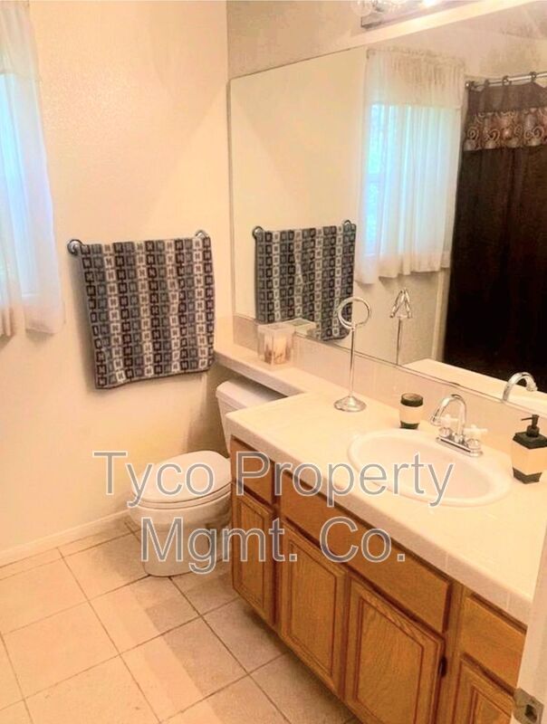 Foto del edificio - 2021 Pleasant Waters Ct