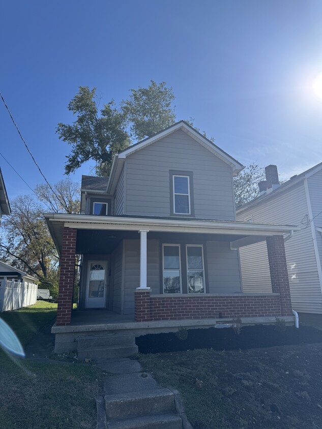 Foto principal - 1029 Woodside Blvd