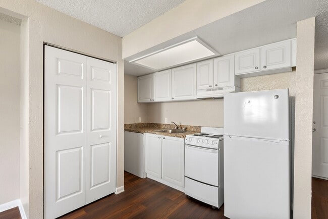Kitchen - Copeland Village Apartments