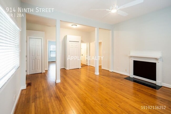 Building Photo - 914 9th St - Available Mid July