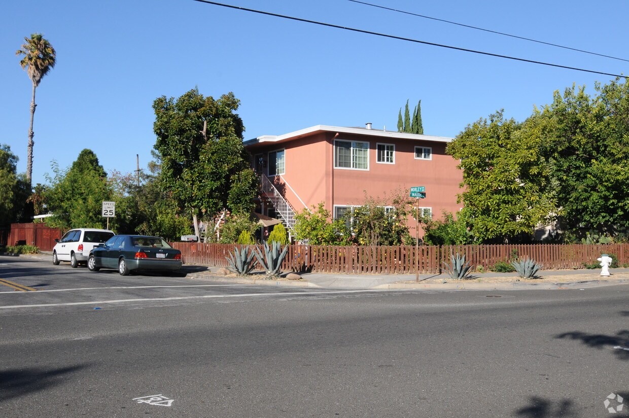 Building Photo - 549-553 E Maude Ave