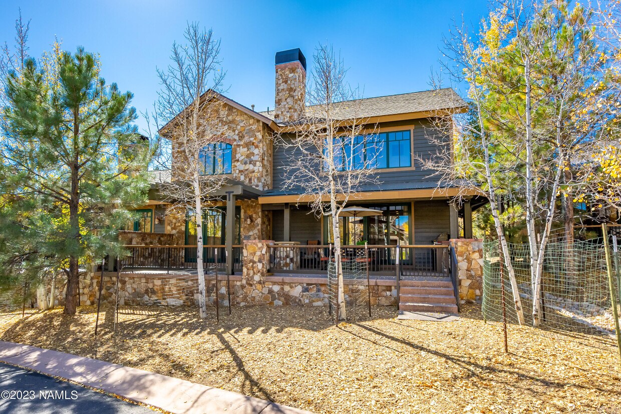 Foto principal - 1507 E Castle Hills Dr