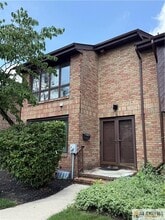 Building Photo - 355 Willowbrook Dr