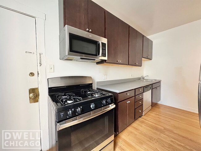 Foto del edificio - 1518 N Kedzie Ave