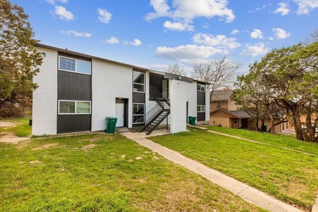 Building Photo - 124 Wind Ridge Dr