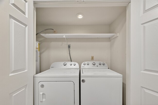 Foto del edificio - 10555 Turtlewood Ct