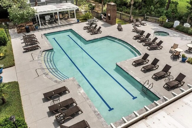 Foto del edificio - 130 River Landing Dr