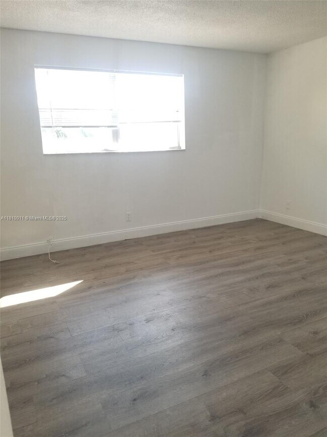 Foto del edificio - 5845 Blueberry Ct