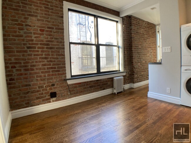 Building Photo - No fee/ Private roof deck