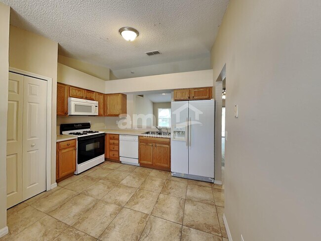 Foto del edificio - 13404 Silver Leaf Cir