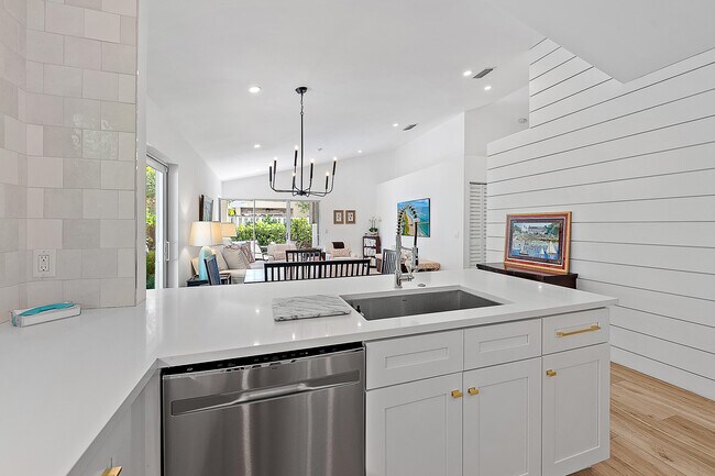 Foto del edificio - 15 Commodore Pl