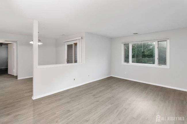 Building Photo - 3231 Sayre Dr