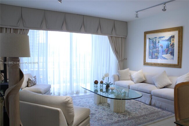Foto del edificio - 201 Crandon Blvd