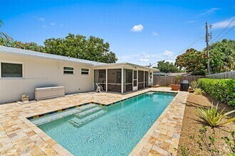 Building Photo - 367 W Riverside Dr