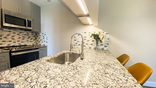 Foto del edificio - 403 Hickory Cir