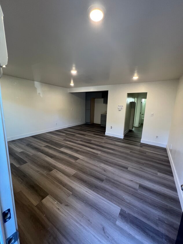 Primary Photo - 13843 Sherman Way