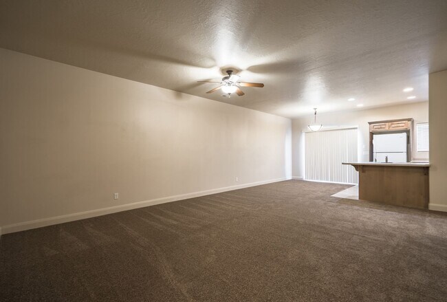 Foto del edificio - Spacious 2 Bedroom Hurricane Townhome Near...
