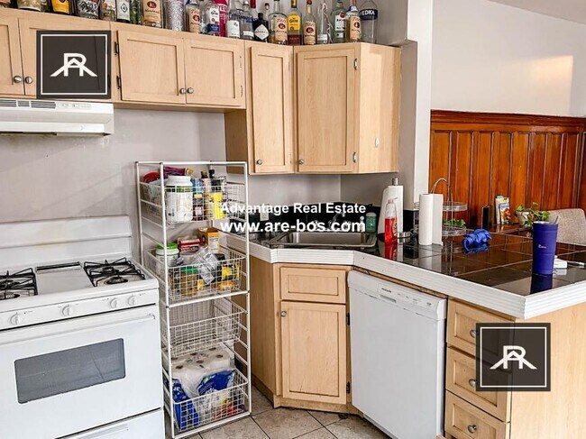 Building Photo - 4 bedroom in Allston MA 02134