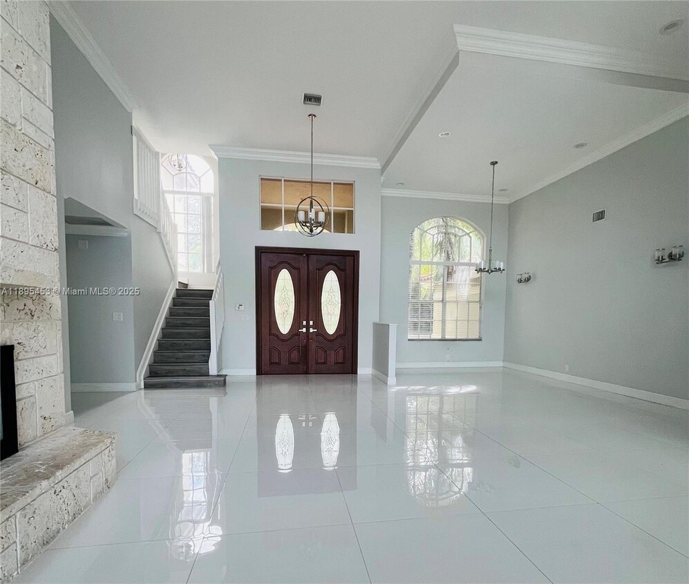 Foto del edificio - 1243 Manor Dr S